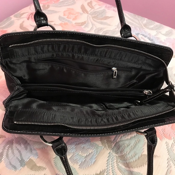 Guess handbag - Picture 3 of 3